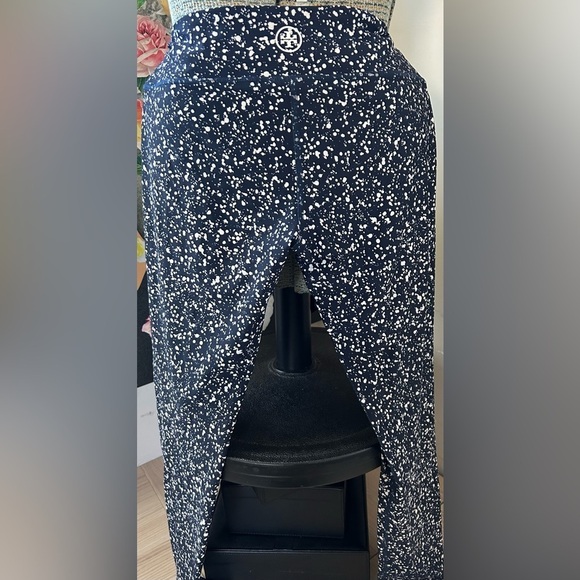 Tory Burch Pants - TORY BURCH CONFETTI NAVY BLUE/WHITE YOGA LEGGINGS Sz.M. LIGHT COMPRESSION